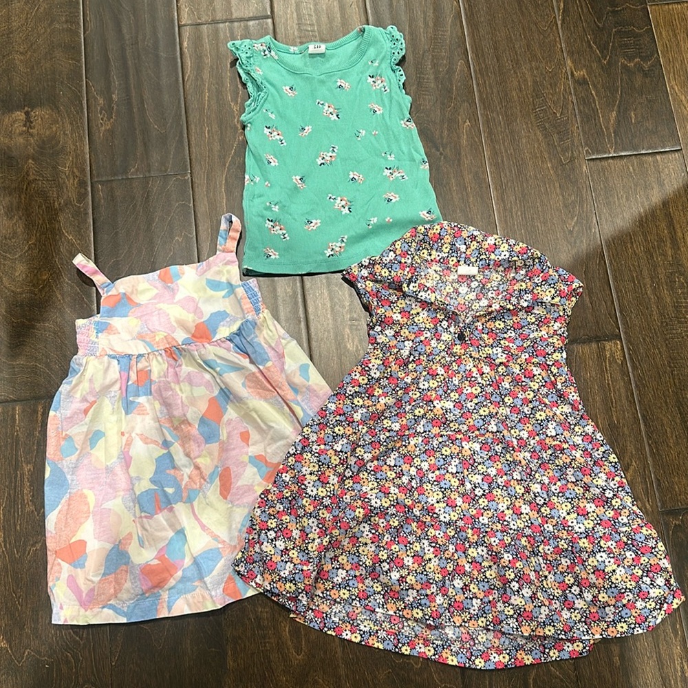 Baby GAP dresses and tank 🌸💚💙